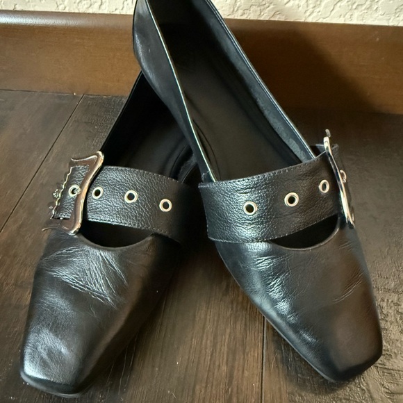 John Fluevog Misty Black Leather flats 9.5 (runs small) - Picture 7 of 7